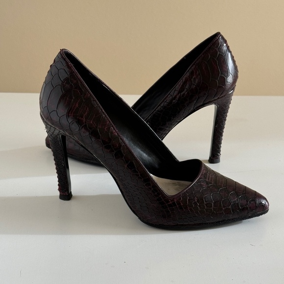 Alice + Olivia Dina Snake-Embossed Leather Point Toe Pumps - Size 36.5(us 6.5) - Picture 7 of 11